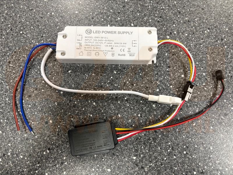Driver LED Q24U 12V 3A 36W con interruttore touch e uscita 230V per riscaldamento dello specchio – Modello GWV-3612-L