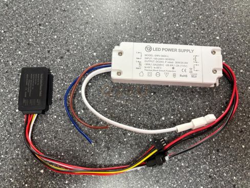 Driver LED 24V 3A 36W con interruttore touch e uscita 230V per riscaldamento dello specchio – Modello GWV-3624-L